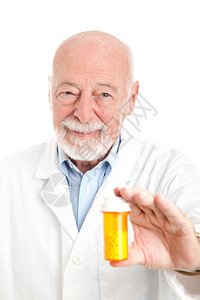友善的药剂师拿着瓶白色背景图片