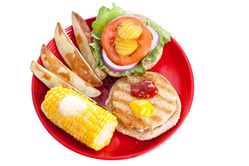 健康的火鸡汉堡包放在一整谷物面上烤土豆和玉米在鳕鱼上图片