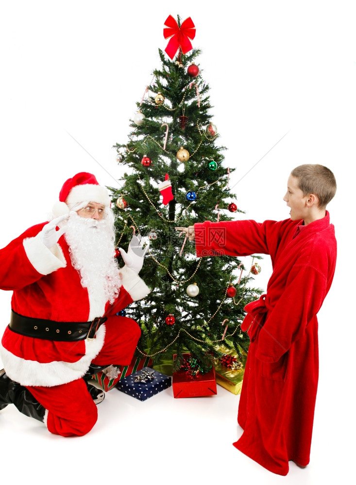 小男孩在圣诞节早上给老人一个惊喜孤立在白色上图片