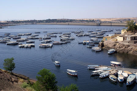 埃及南部纳赛尔湖依恩上的船图片