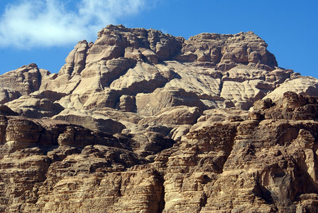 约旦瓦迪伦姆沙漠山区脉和蓝天空图片