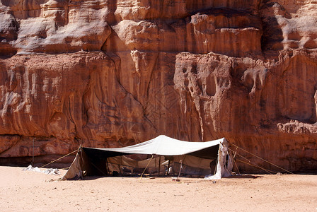 约旦瓦迪鲁姆沙漠大白帐篷图片