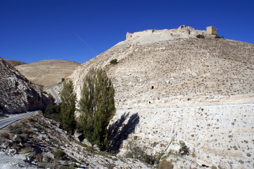 通往约旦山顶城堡的道路图片