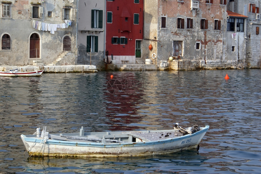 克罗地亚Porech的船和房屋图片