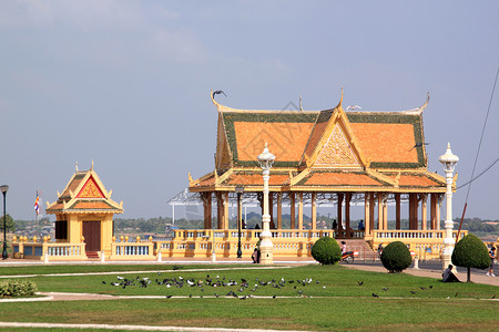柬埔寨金边湄公河岸佛教寺庙图片