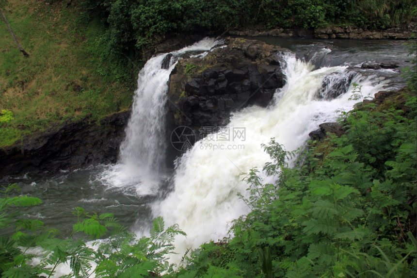 萨摩亚乌波卢岛绿区和瀑布图片