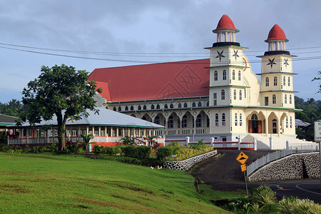 萨瓦伊萨摩亚瓦伊岛公路附近的大教堂背景