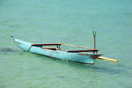 萨摩亚水上小型传统木制船背景图片