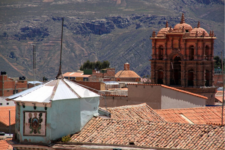 玻利维亚波托西教堂屋顶和塔楼图片