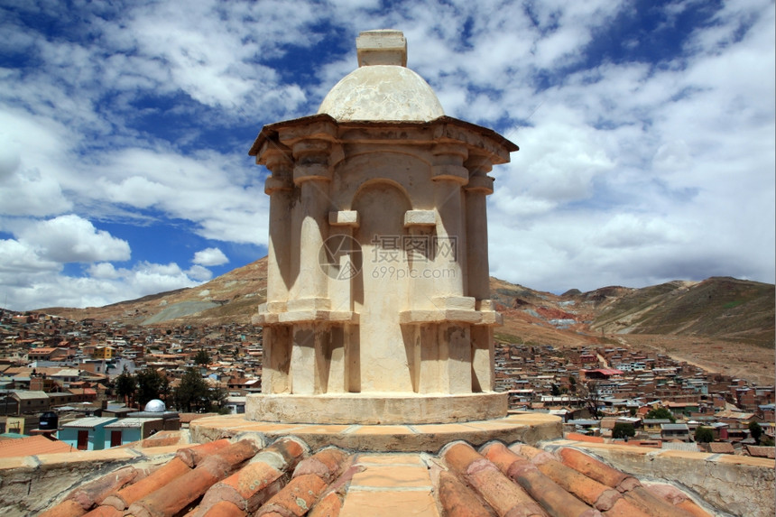 玻利维亚波托西SanFransisco教堂屋顶上的Smal塔图片