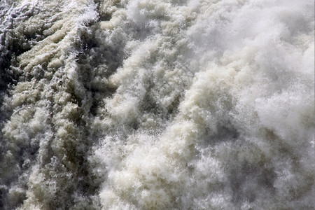 阿根廷Iguazu瀑布的下水图片