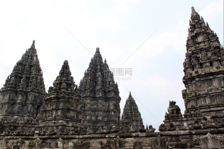 印度尼西亚贾瓦省普兰巴南的印度教石头寺庙图片
