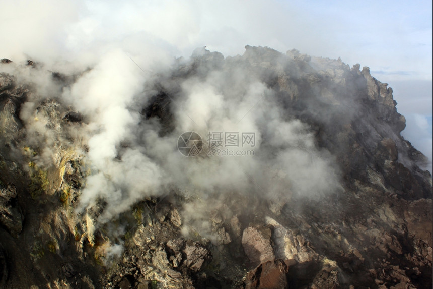 印度尼西亚贾瓦的Merapi火山坑内图片