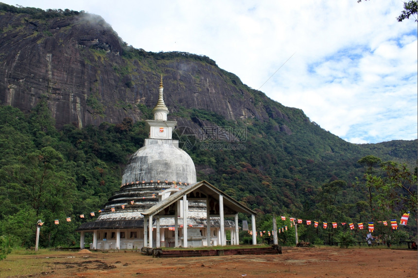 斯里兰卡的白Stupa和erAdam峰图片