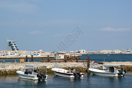 东麦窑Bahrein麦纳市波斯湾的船只背景