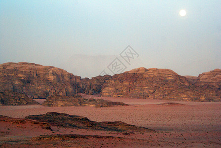 约旦的月亮和瓦迪鲁姆沙漠图片