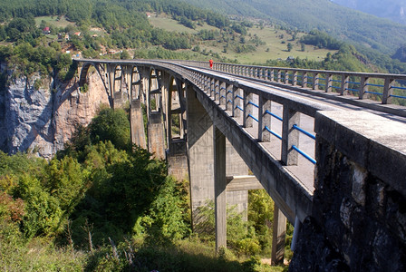 黑山塔拉峡谷大桥高清图片