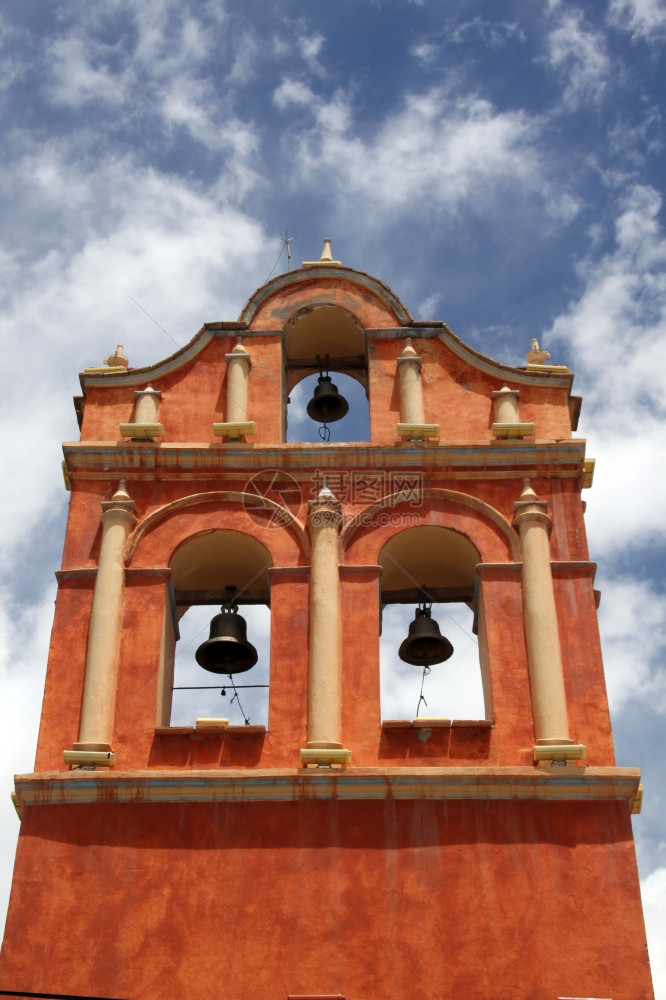 玻利维亚波托西旧教堂的钟塔图片