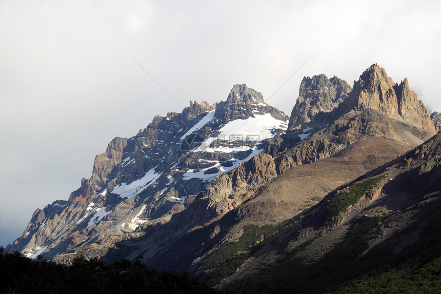 阿根廷ElChalten附近云多日山图片