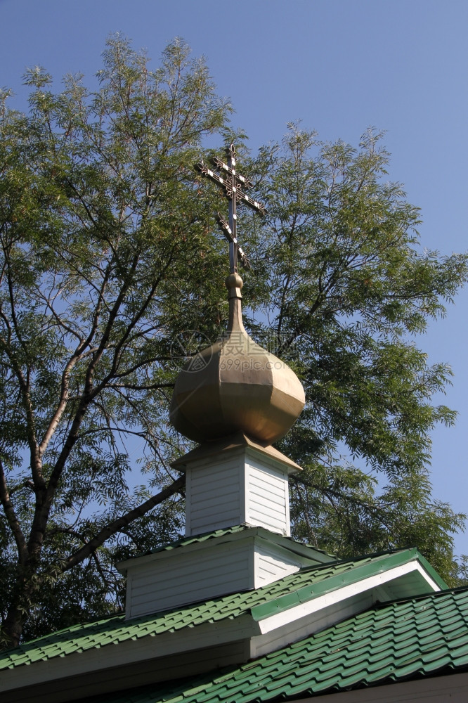 俄罗斯伏尔加格勒的木制俄罗斯正教堂上图片