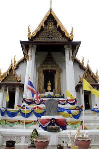 泰国大城府瓦纳弗拉曼白庙正面图片
