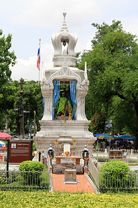 泰国曼谷街上白佛寺图片