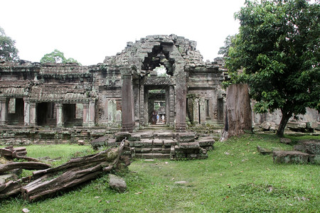 在柬埔寨吴哥尔瓦特WatPreahKhan寺院内子里背景图片