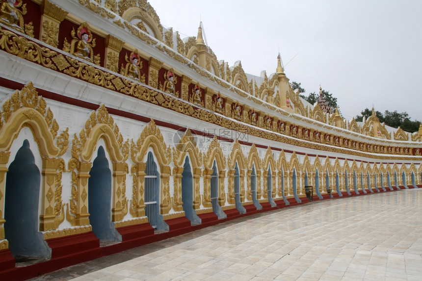 缅甸曼德勒附近的Sagaing山顶长的寺庙外墙图片