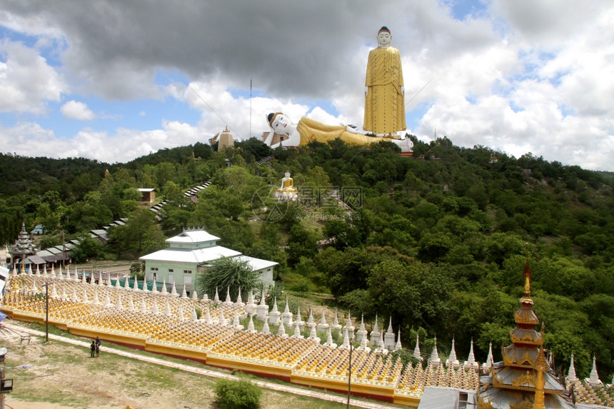 缅甸莫尼瓦莫宁坦布德黑帕亚附近的一排排佛像图片