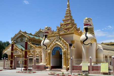 缅甸Moniwa佛教徒进入缅甸Moniwa图片
