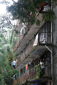 缅甸仰光后街的建筑图片