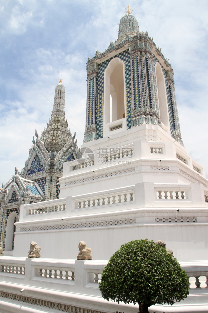 泰国邦科普克大宫白色和蓝的斯图帕图片