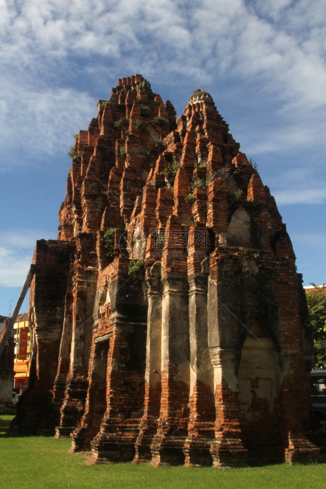 泰国罗布里的红砖chediPrangKhaek遗址图片
