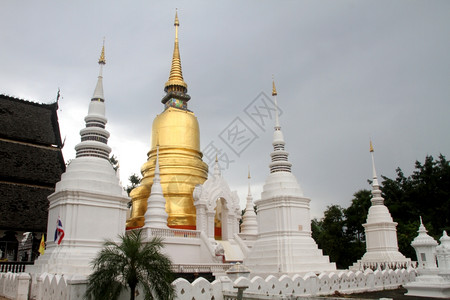 泰国清迈WatSuanDok的金石和大寺庙图片