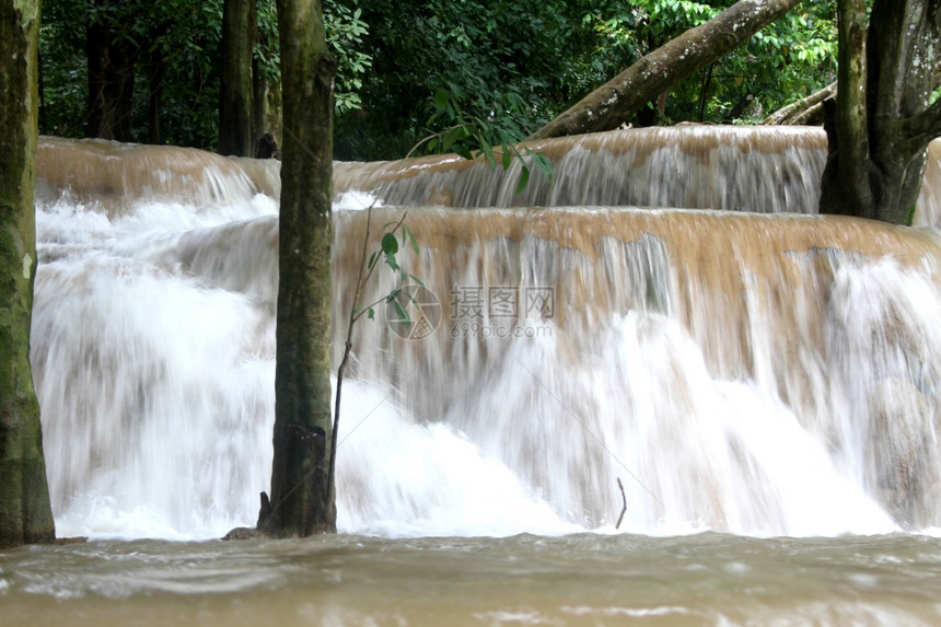 老挝琅勃拉邦附近的塔德谢瀑布图片