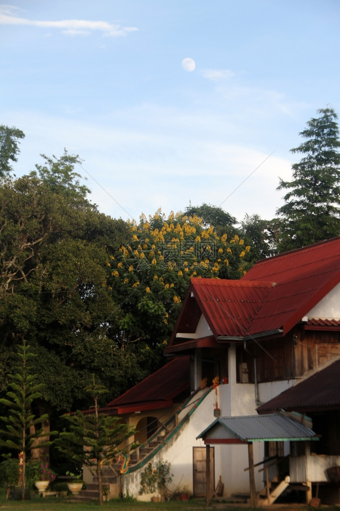 老挝法索万寺庙修筑月球和道院的图片