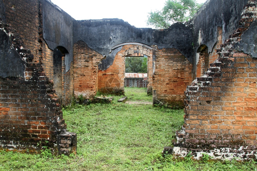 老挝Sienghuang旧砖庙的废墟图片