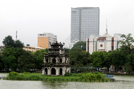 中南半岛越南河内HoanKiem湖上著名的塔背景