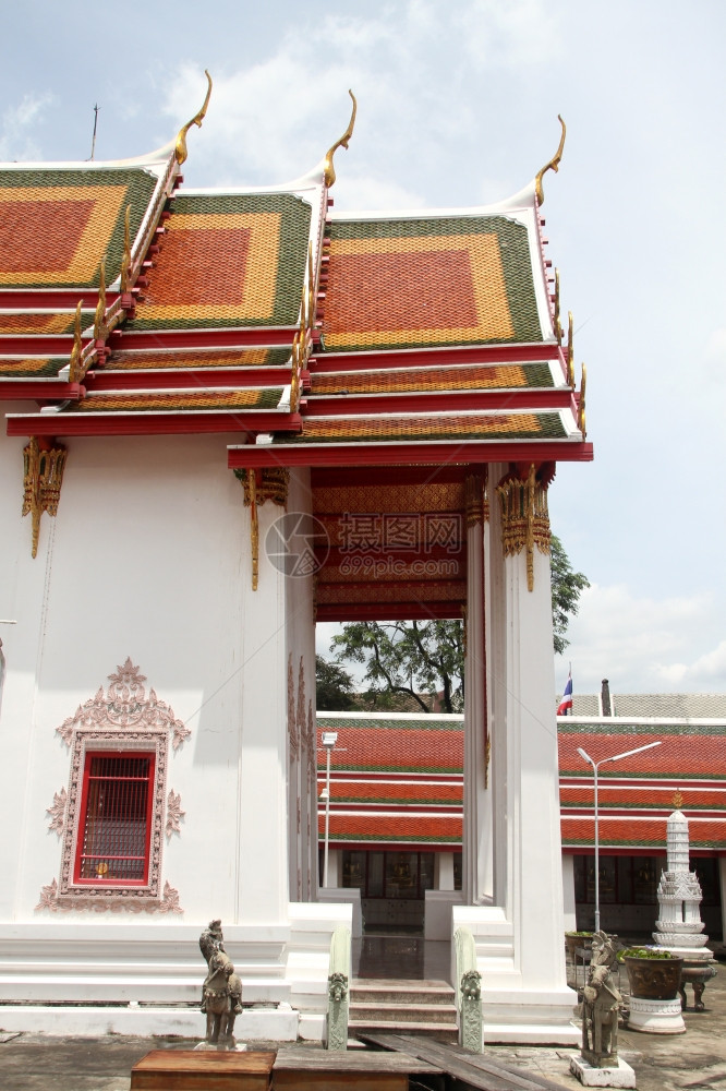 泰国曼谷watTriThotsathep的白色寺庙图片