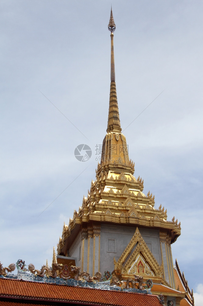 龙在泰国曼谷的里米特河圣殿和暴风中图片