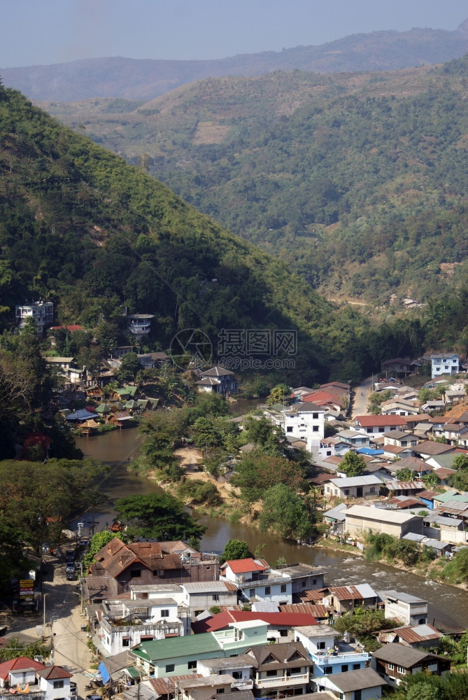 缅甸Tachilek镇和山丘图片
