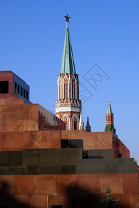 列宁陵墓和克里姆林宫的塔楼图片