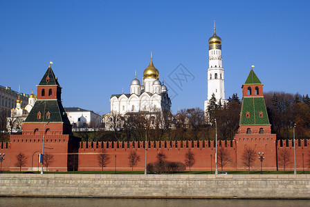 俄罗斯莫科克里姆林宫墙教堂和河图片