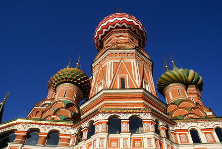 莫斯科红广场上圣巴希尔大教堂的多梅斯图片