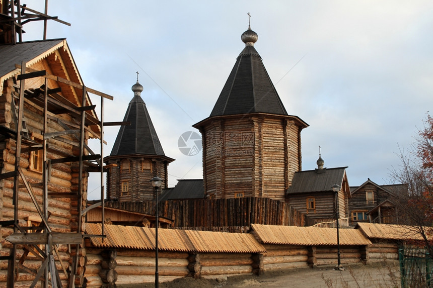 俄罗斯摩尔曼克新的木修道院建筑图片