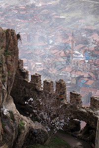土耳其Afyon老城的堡和房屋墙壁图片