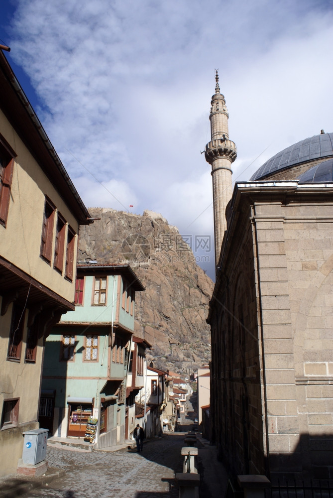 土耳其阿费恩的街道和梅夫拉纳清真寺图片
