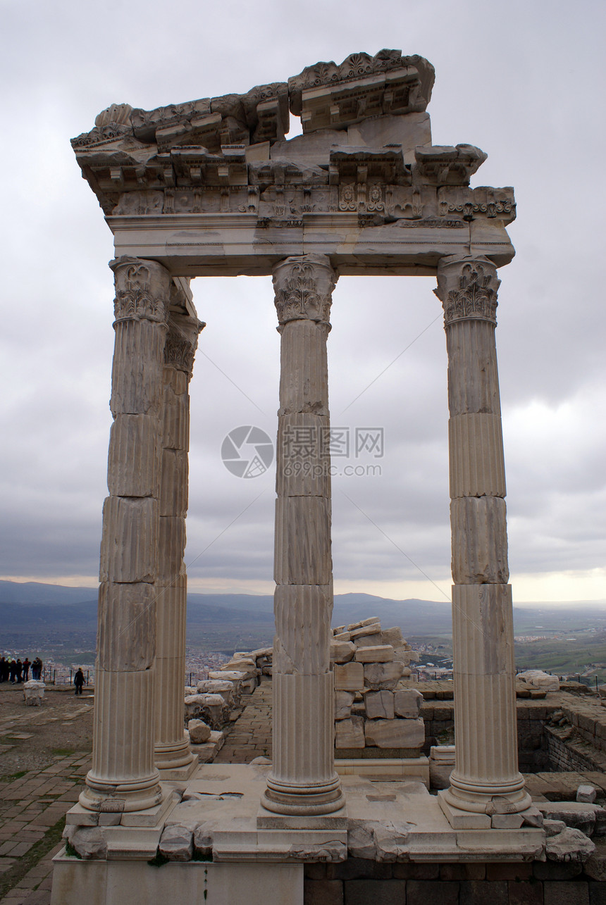 土耳其贝加马图拉真神庙的柱子图片