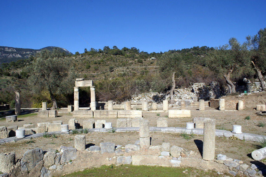 土耳其达利扬附近Kaunos古老寺庙的废墟图片
