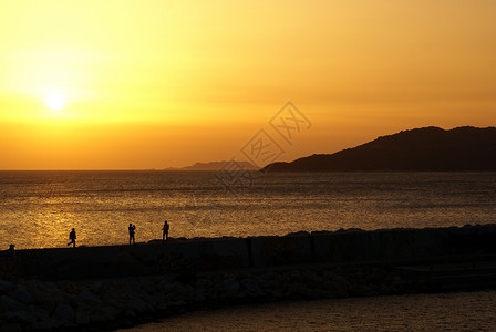 土耳其Kash的日落和海上码头图片